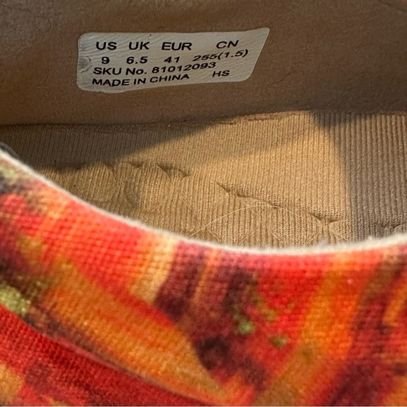 UIN Slip On Sneakers Women’s US 9 EU 41 Colorful Abstract Print Shoes - Picture 11 of 11